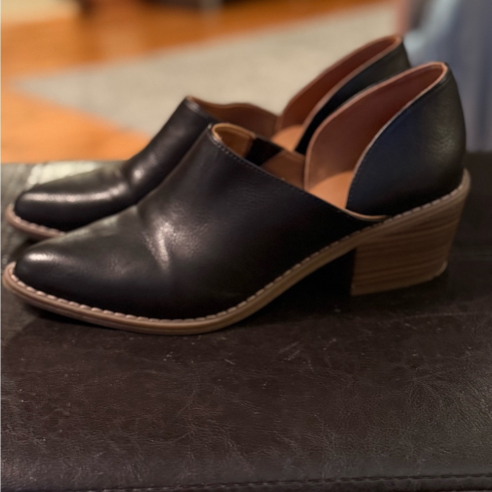 Universal Thread Black Mules with Tan Sole